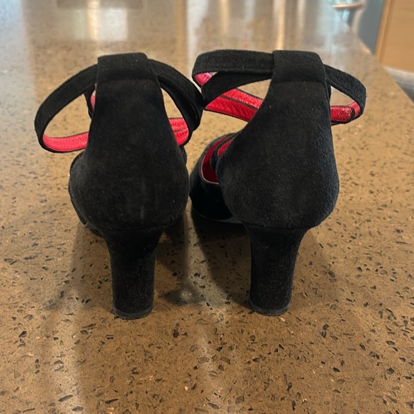 Donna Karan New York Black Suede High Heel Shoes. Size 6.5B - Picture 6 of 9